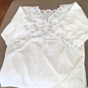 NWOT crisp white traditional Mexican blouse